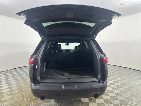 Used 2022 Chevrolet Traverse LT w/ Midnight/Sport Edition AWD/4WD image 9