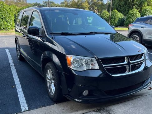 Used 2020 Dodge Grand Caravan SXT FWD image 3