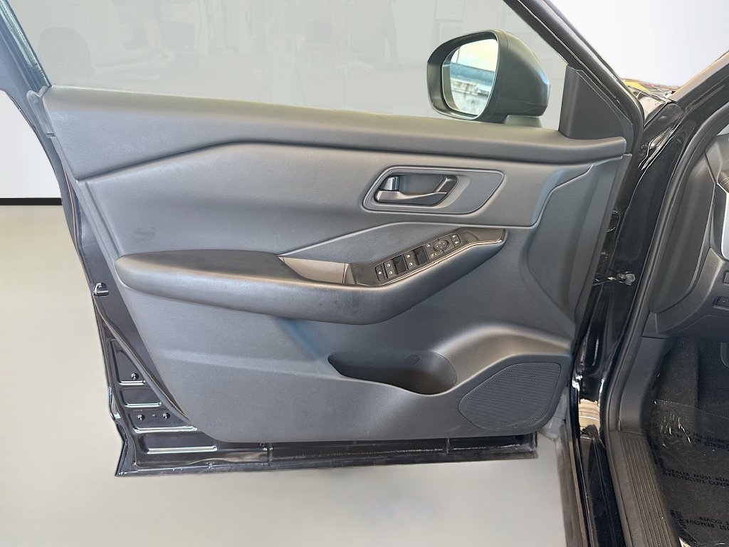 Used 2024 Nissan Rogue S AWD/4WD image 19