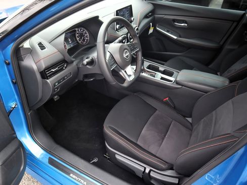 Used 2025 Nissan Sentra SR image 13