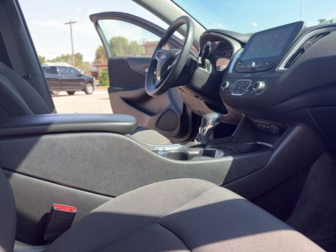 Used 2025 Chevrolet Malibu LT FWD image 33