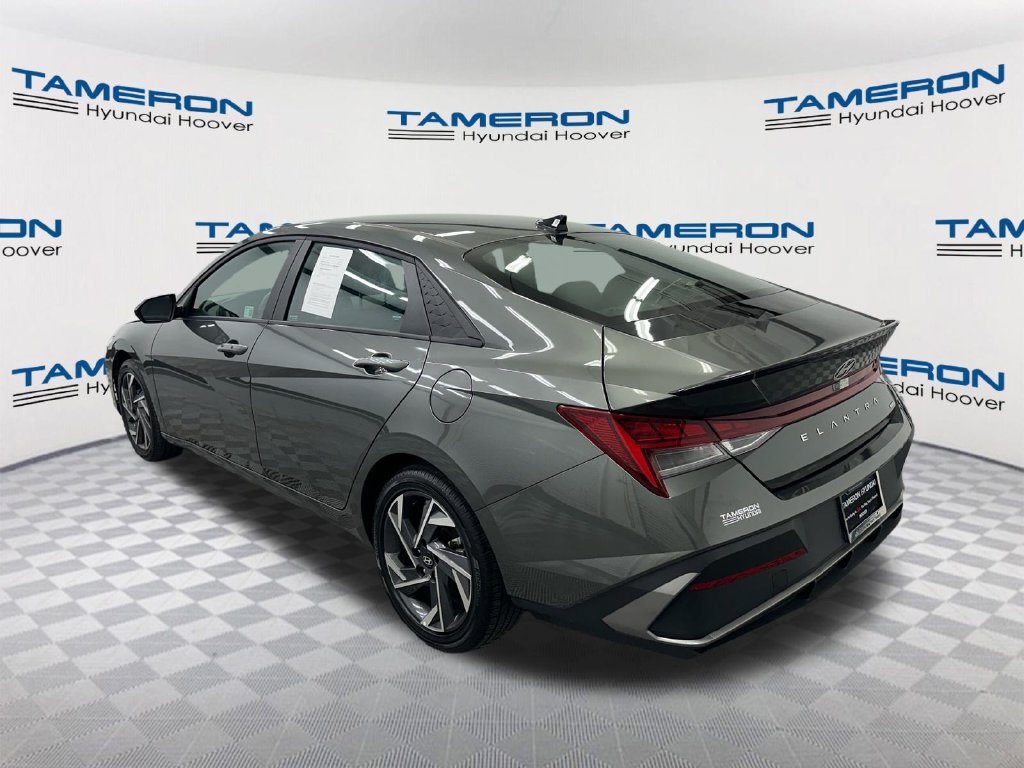 Used 2025 Hyundai Elantra SEL FWD image 3