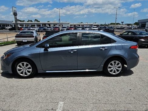 Used 2021 Toyota Corolla LE FWD image 4