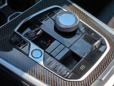 Certified 2025 BMW X7 M60i image 26