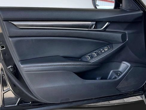 Used 2018 Honda Accord Sport image 17