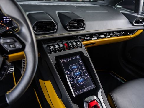 Used 2020 Lamborghini Huracan EVO image 31