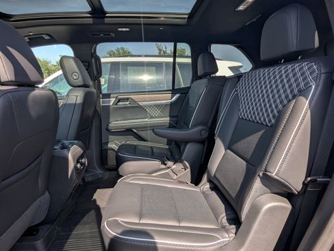 New 2025 GMC Acadia Denali w/ Super Cruise Package image 3