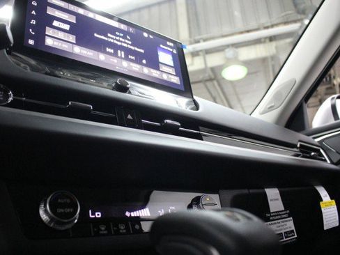 New 2026 Mitsubishi Outlander ES image 12