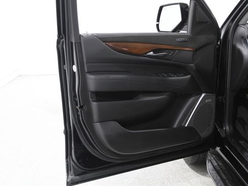 Used 2019 Cadillac Escalade ESV Luxury w/ Escalade Sport Edition image 4