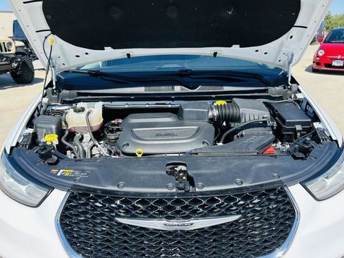 Used 2022 Chrysler Pacifica Touring-L FWD image 42