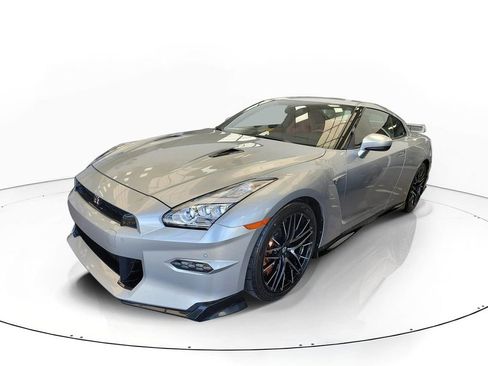 Used 2024 Nissan GT-R Premium w/ Premium Interior Package image 4