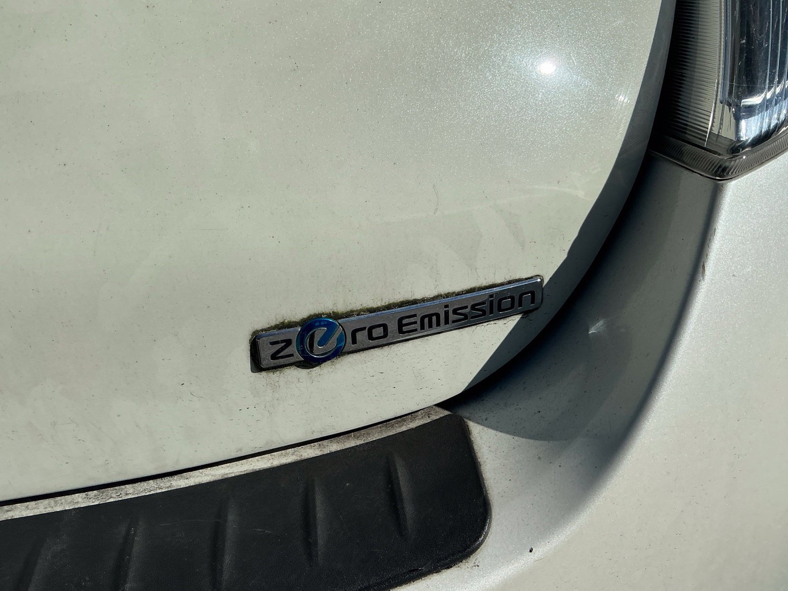 Used 2013 Nissan Leaf SL w/ Premium Pkg FWD image 8