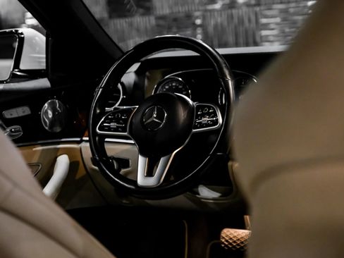 Used 2019 Mercedes-Benz E 300 4MATIC image 16