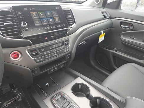 New 2025 Honda Ridgeline RTL image 36