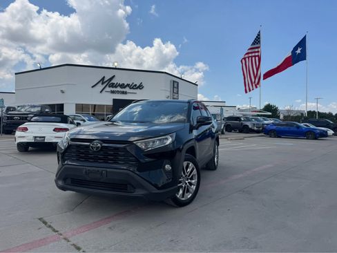 Used 2019 Toyota RAV4 XLE Premium FWD image 1