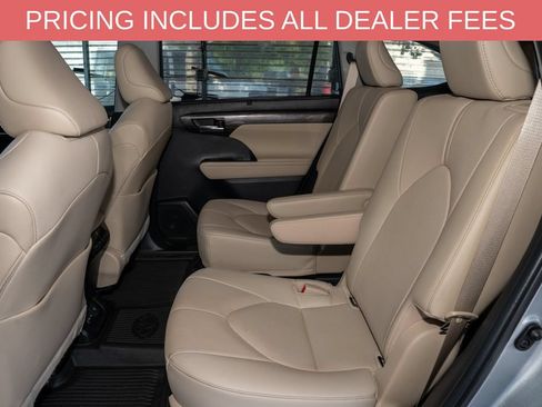 Used 2023 Toyota Highlander Limited FWD image 9