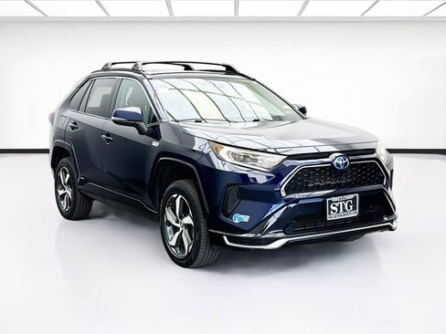 Used 2021 Toyota RAV4 SE w/ Weather & Moonroof Package AWD/4WD image 3