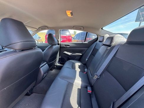 Used 2022 Nissan Altima 2.5 SR FWD image 2