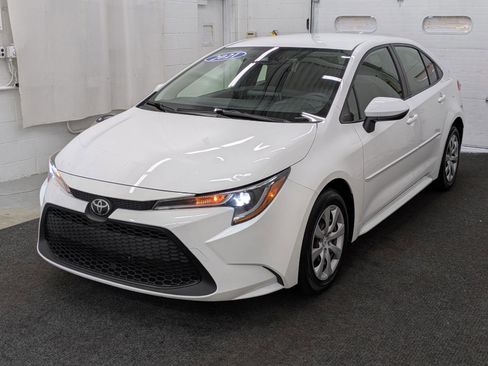 Used 2021 Toyota Corolla LE image 1
