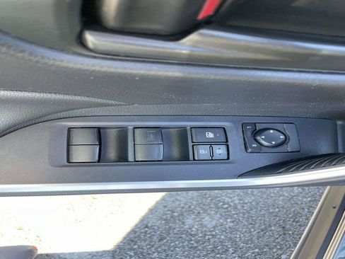 Used 2020 Toyota RAV4 LE image 16