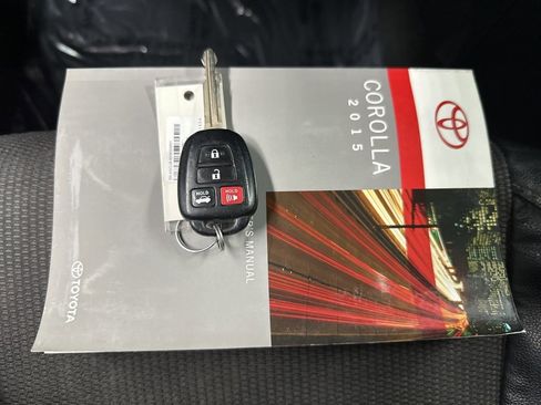 Used 2015 Toyota Corolla S image 37