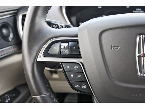 Used 2020 Lincoln Nautilus Reserve image 22