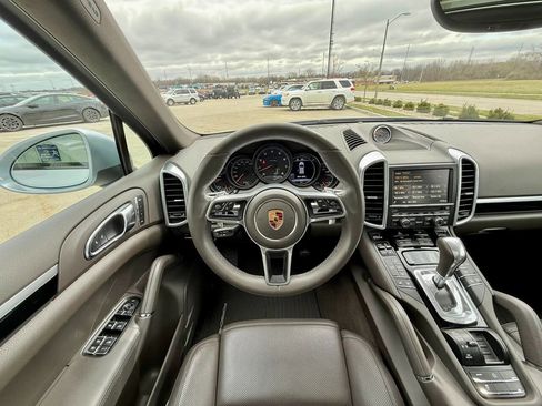 Used 2016 Porsche Cayenne image 16