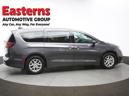 Used 2023 Chrysler Pacifica Touring-L image 46