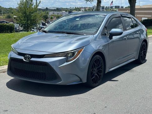 Used 2020 Toyota Corolla LE FWD image 2