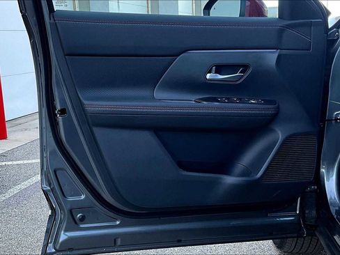 New 2026 Nissan Kicks SR image 13