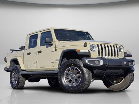 Used 2020 Jeep Gladiator Overland AWD/4WD image 2