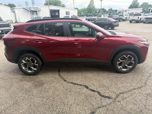 Used 2025 Chevrolet Trax LT FWD image 4