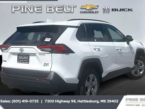 Used 2025 Toyota RAV4 XLE image 11