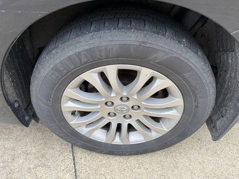 Used 2017 Toyota Sienna image 6