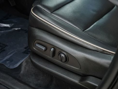 Used 2022 Chevrolet Traverse Premier FWD image 27