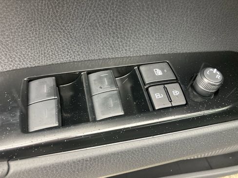 Used 2026 Toyota Camry SE w/ Convenience Package image 15