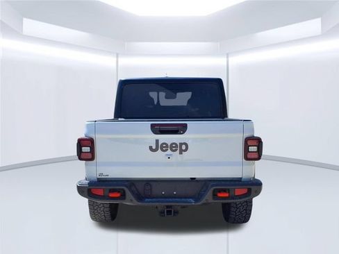 Used 2024 Jeep Gladiator Mojave w/ Technology Group AWD/4WD image 5
