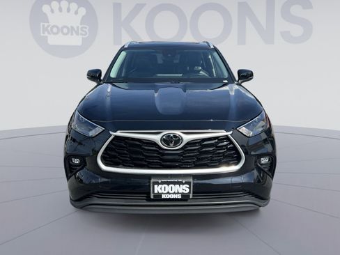 Used 2023 Toyota Highlander XLE AWD/4WD image 11