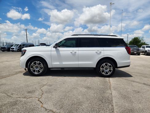 New 2026 Ford Expedition Active RWD image 3