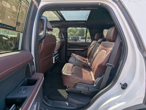 Used 2024 Ford Expedition Limited RWD image 11