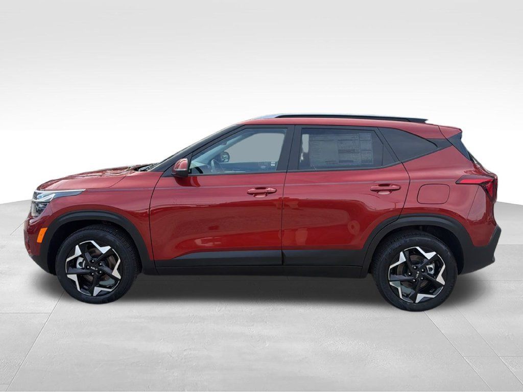 Used 2025 Kia Seltos S AWD/4WD image 2