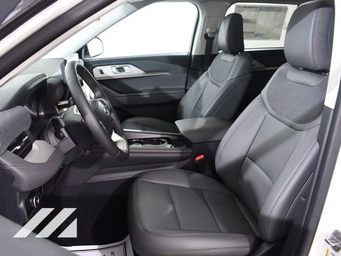 New 2025 Ford Explorer Active w/ Active Comfort Package image 6