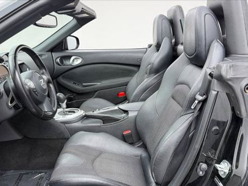 Used 2019 Nissan 370Z Touring Sport RWD image 14
