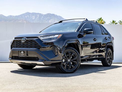 Used 2022 Toyota RAV4 SE AWD/4WD image 1
