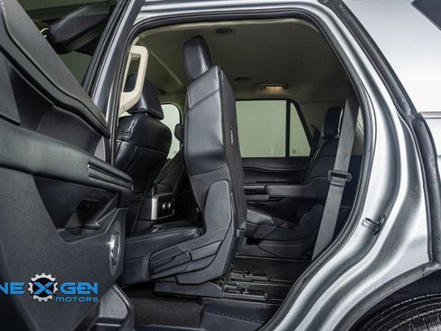 Used 2024 Ford Expedition XLT image 27