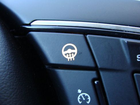 Used 2017 Jaguar XF Premium image 32