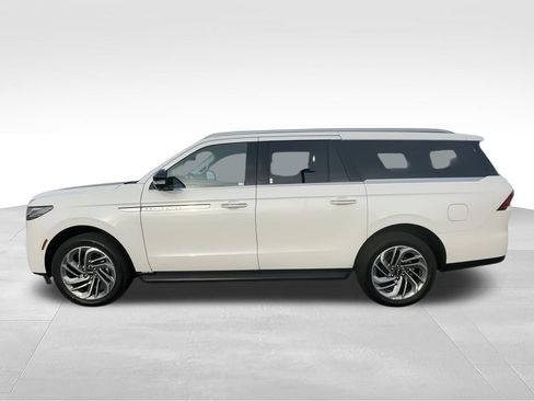 New 2026 Lincoln Navigator L Premier AWD/4WD image 5