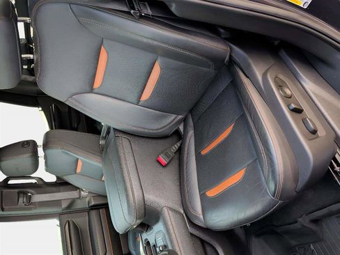 Used 2024 GMC Sierra 1500 AT4 w/ AT4 Preferred Package image 9