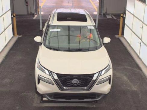 Used 2023 Nissan Rogue SL FWD image 2