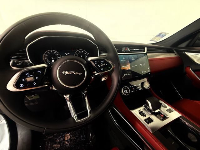 Used 2026 Jaguar F-PACE R-Dynamic S AWD/4WD image 18